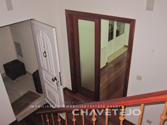 Image No.9-3 Bed House for sale