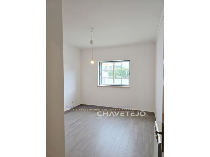 Image No.12-4 Bed House for sale