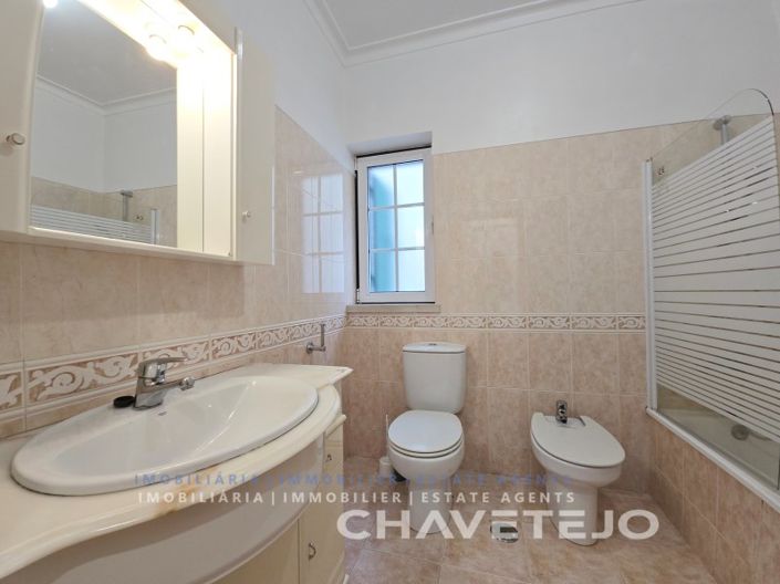 Image No.18-4 Bed House for sale