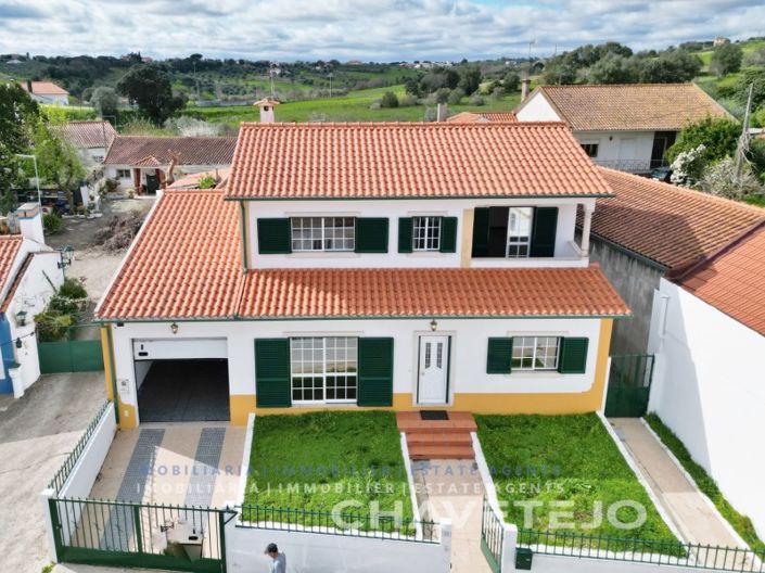 Image No.2-4 Bed House for sale