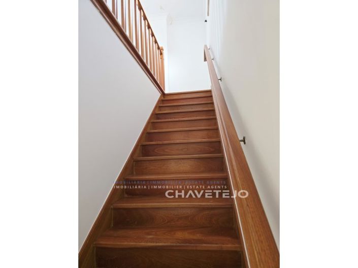 Image No.25-4 Bed House for sale