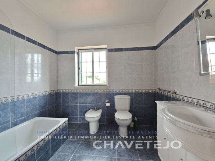 Image No.27-4 Bed House for sale