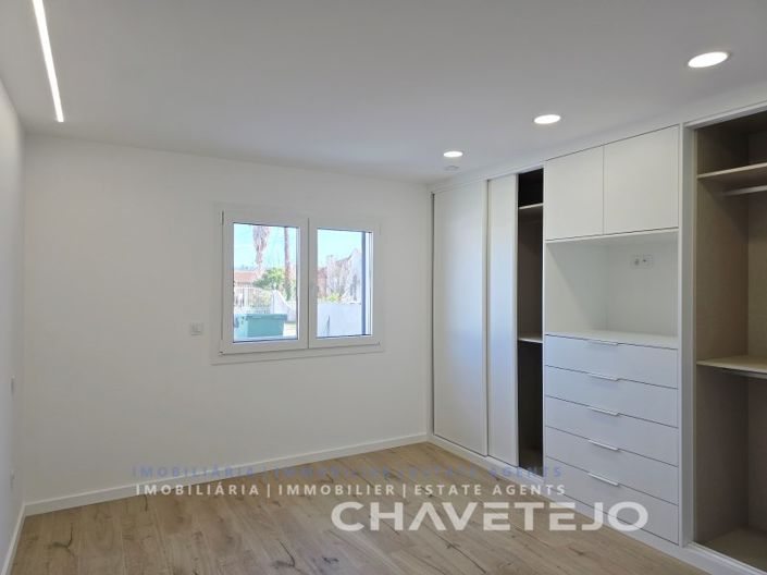 Image No.18-4 Bed House for sale