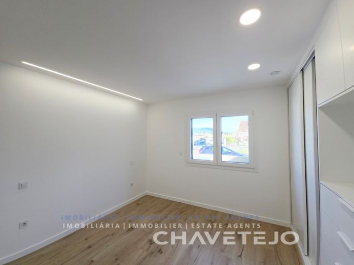 Image No.19-4 Bed House for sale