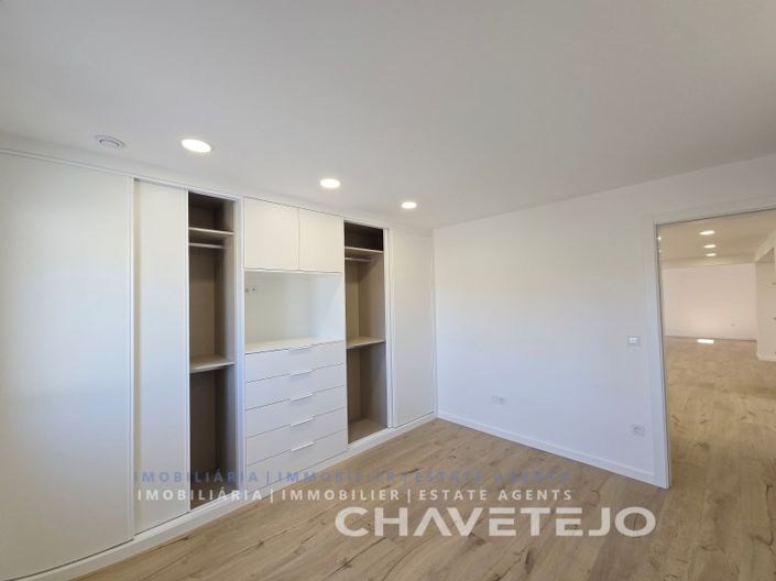 Image No.20-4 Bed House for sale