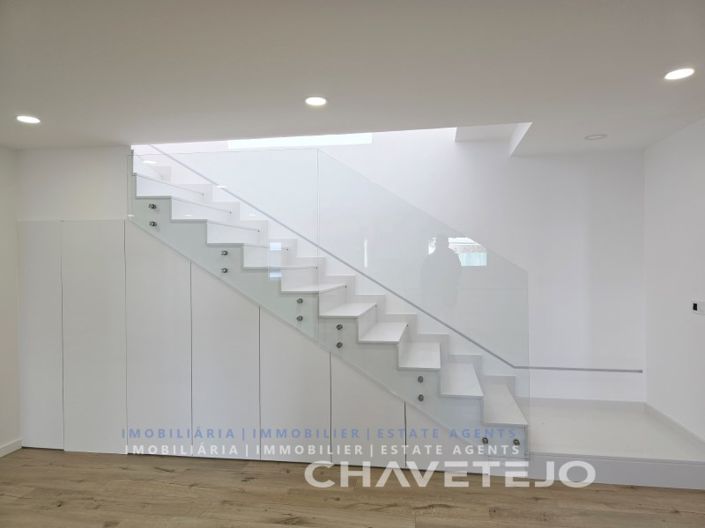 Image No.21-4 Bed House for sale