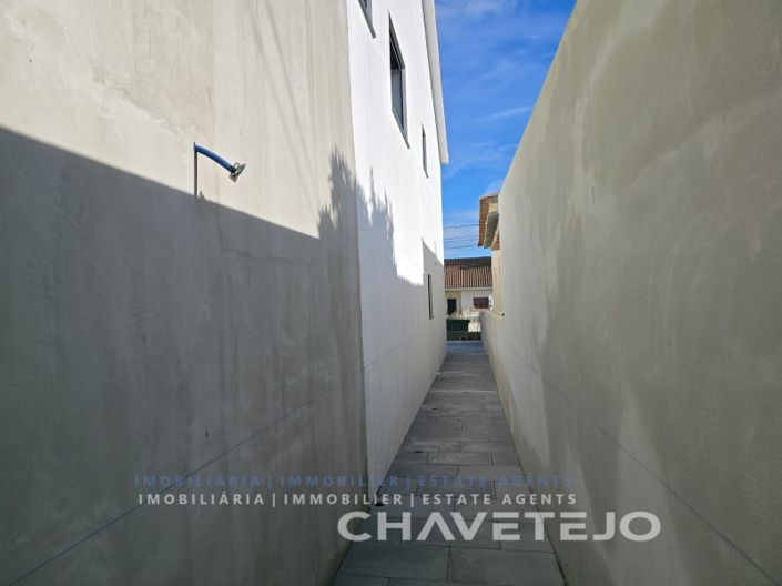 Image No.23-4 Bed House for sale