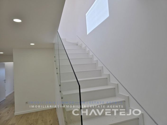 Image No.24-4 Bed House for sale