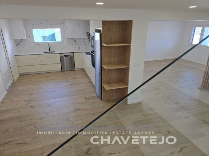 Image No.25-4 Bed House for sale