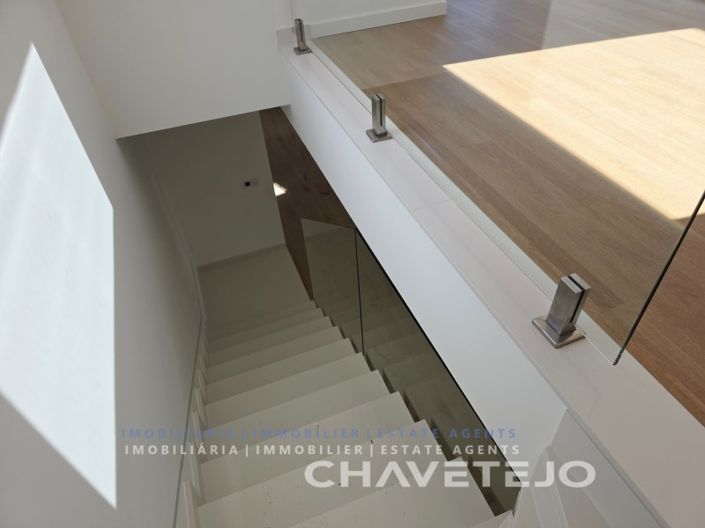 Image No.26-4 Bed House for sale