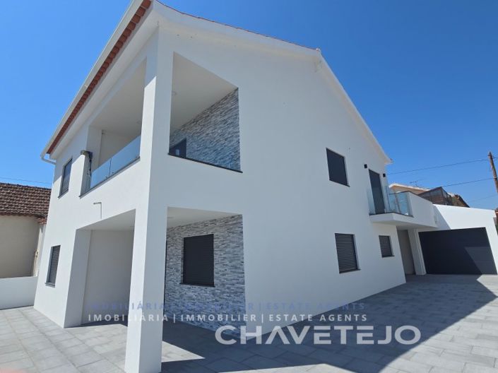 Image No.3-4 Bed House for sale