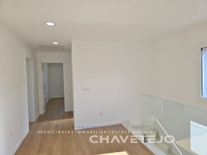 Image No.30-4 Bed House for sale