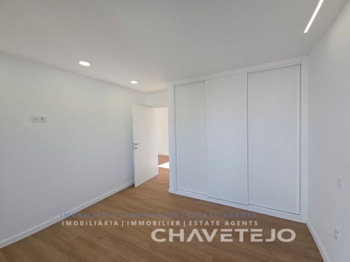 Image No.34-4 Bed House for sale