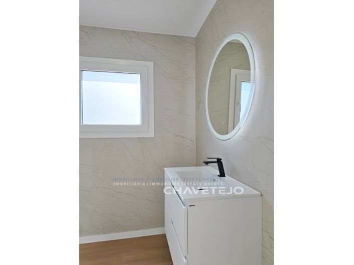 Image No.37-4 Bed House for sale