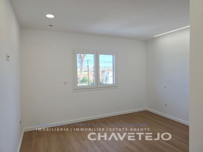 Image No.48-4 Bed House for sale