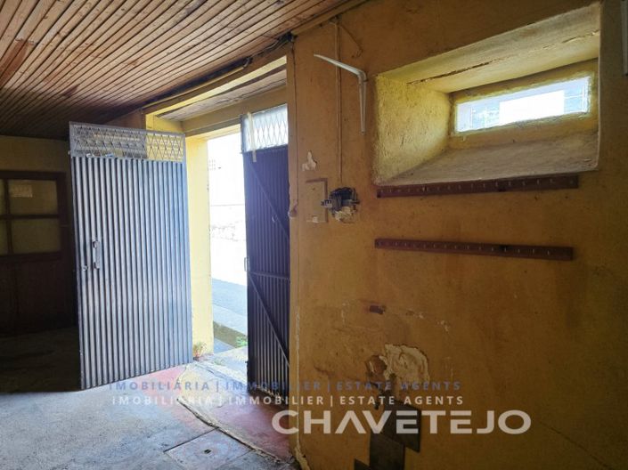 Image No.5-2 Bed House for sale