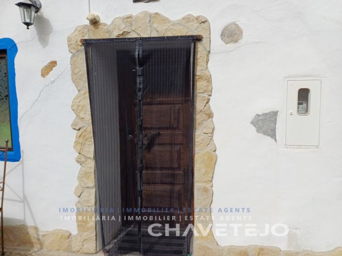 Image No.8-2 Bed House for sale