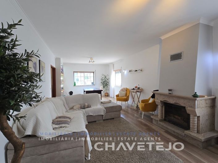 Image No.10-4 Bed House for sale