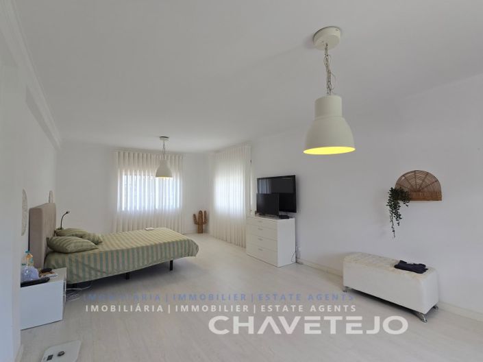 Image No.14-4 Bed House for sale