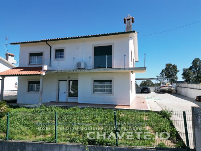 Image No.2-4 Bed House for sale