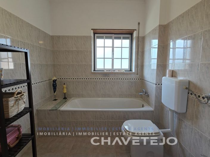 Image No.26-4 Bed House for sale