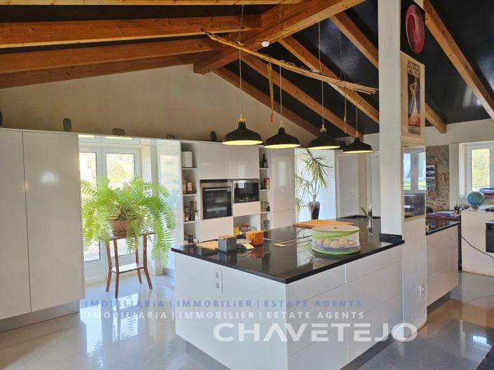 Image No.8-3 Bed House for sale