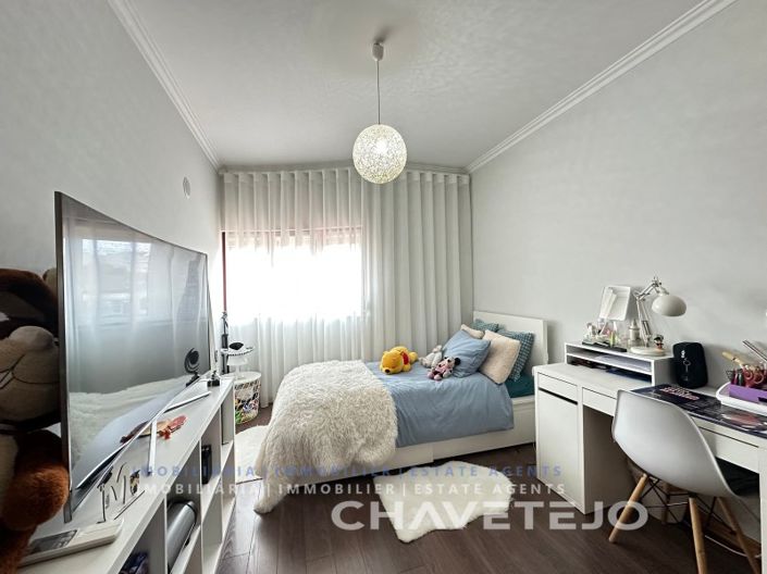 Image No.21-3 Bed Apartment for sale