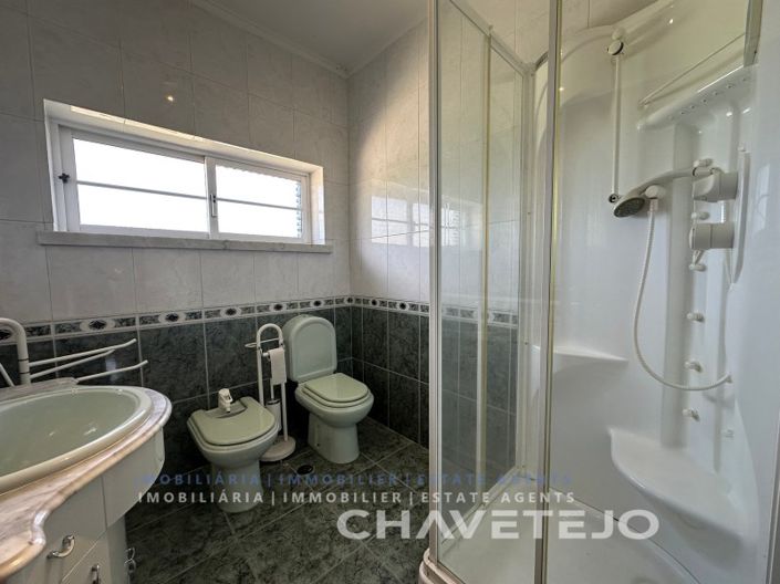 Image No.12-4 Bed House for sale