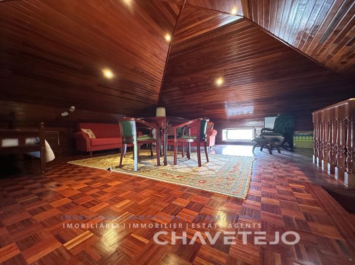 Image No.8-4 Bed House for sale