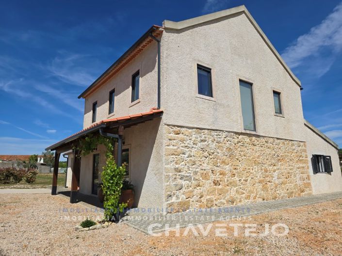 Image No.11-3 Bed House for sale