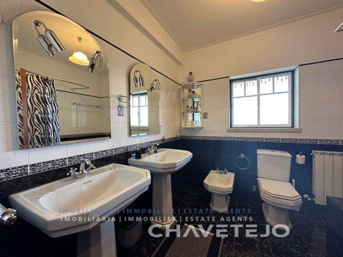 Image No.27-7 Bed House for sale