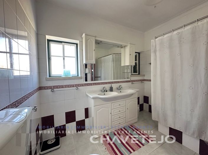 Image No.35-7 Bed House for sale