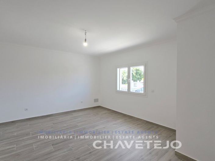 Image No.10-3 Bed House for sale