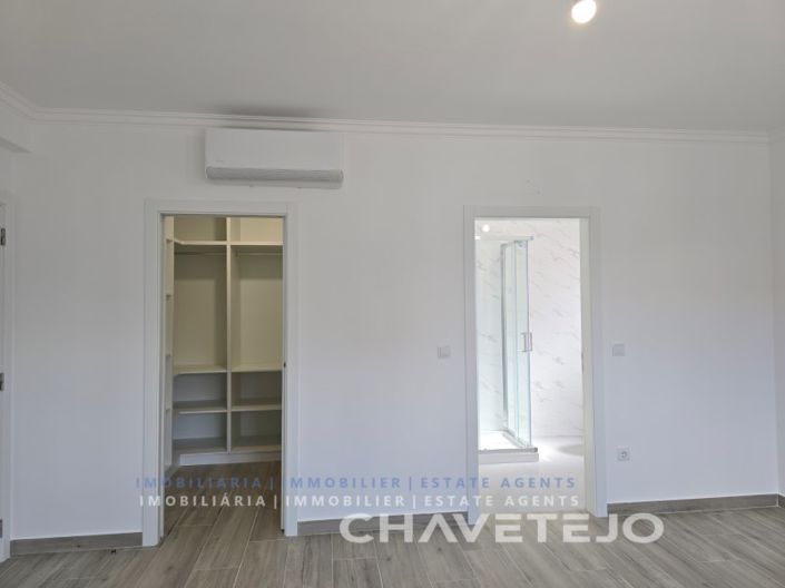 Image No.11-3 Bed House for sale