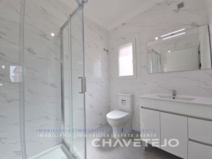 Image No.12-3 Bed House for sale