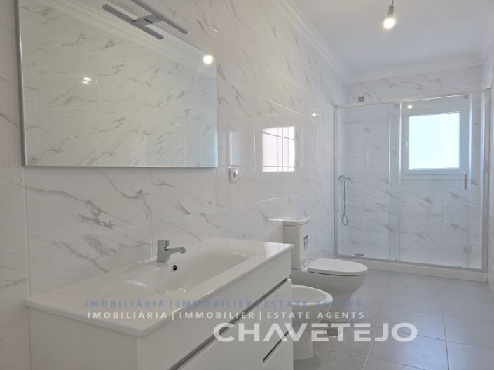 Image No.17-3 Bed House for sale