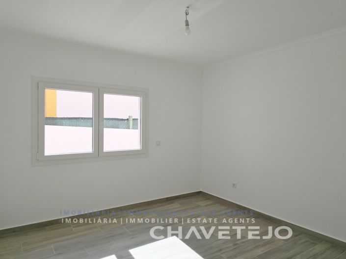 Image No.18-3 Bed House for sale