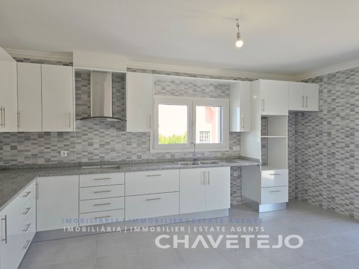 Image No.22-3 Bed House for sale