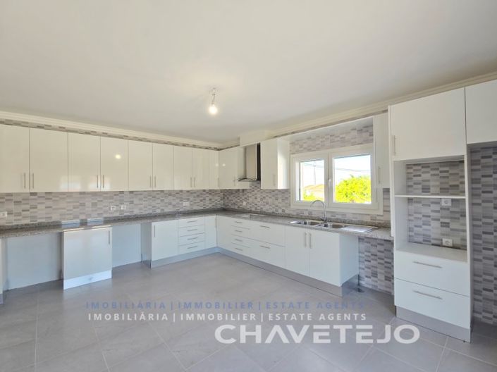 Image No.24-3 Bed House for sale