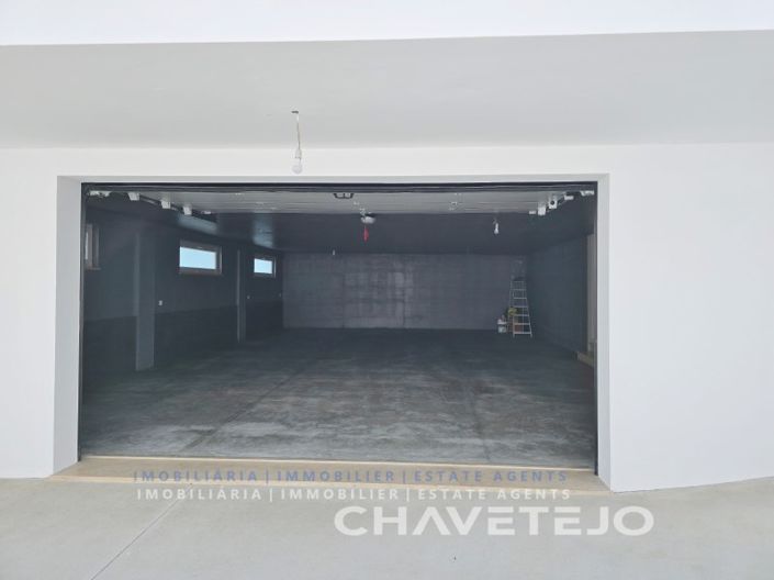 Image No.34-3 Bed House for sale