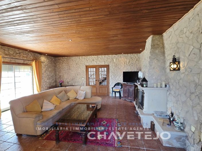 Image No.11-3 Bed House for sale