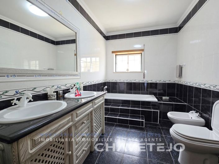 Image No.26-3 Bed House for sale