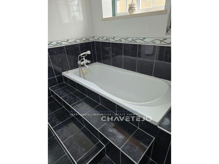 Image No.28-3 Bed House for sale