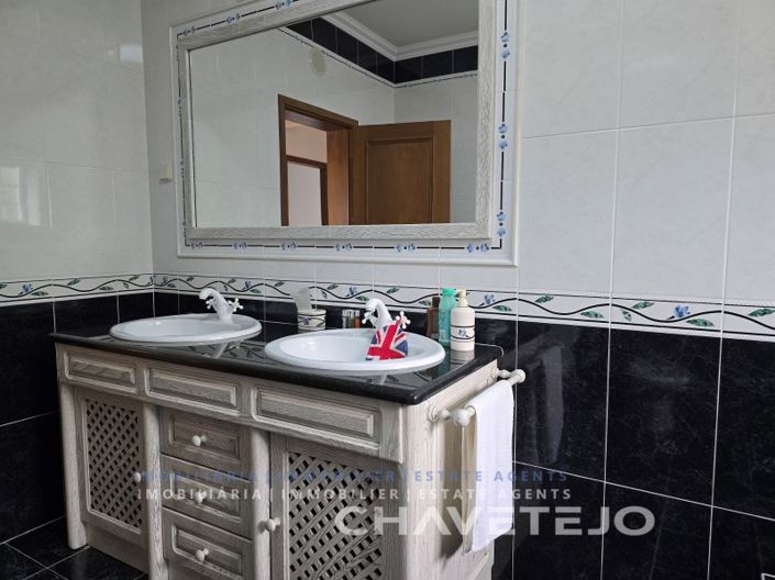 Image No.29-3 Bed House for sale
