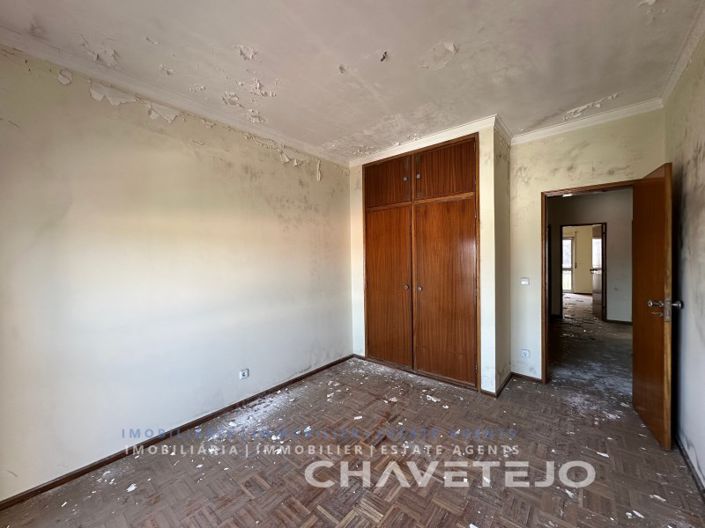 Image No.8-4 Bed House for sale