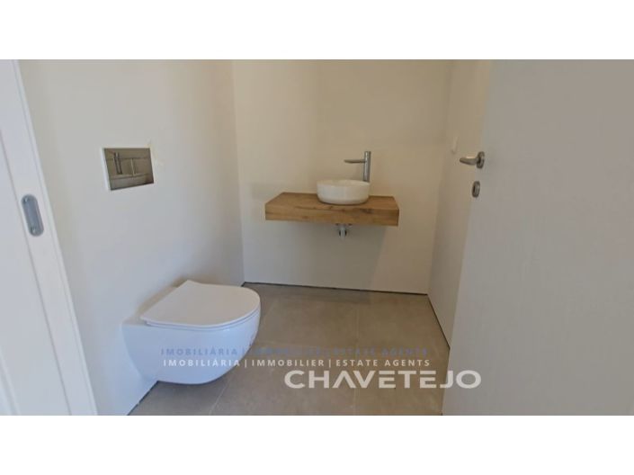 Image No.17-3 Bed House for sale