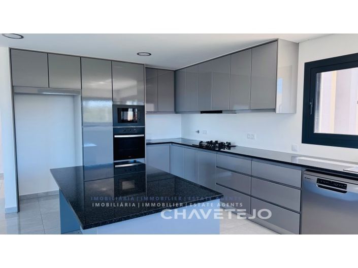 Image No.11-3 Bed House for sale