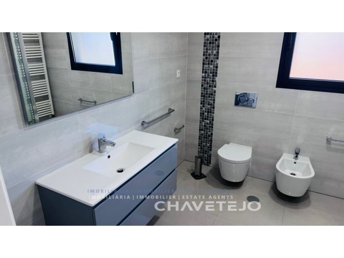 Image No.25-3 Bed House for sale