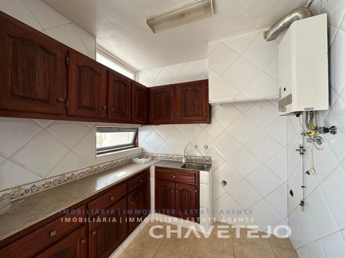 Investment Opportunity - 2+1 bedroom flat for sale in Tomar close to schools and services.