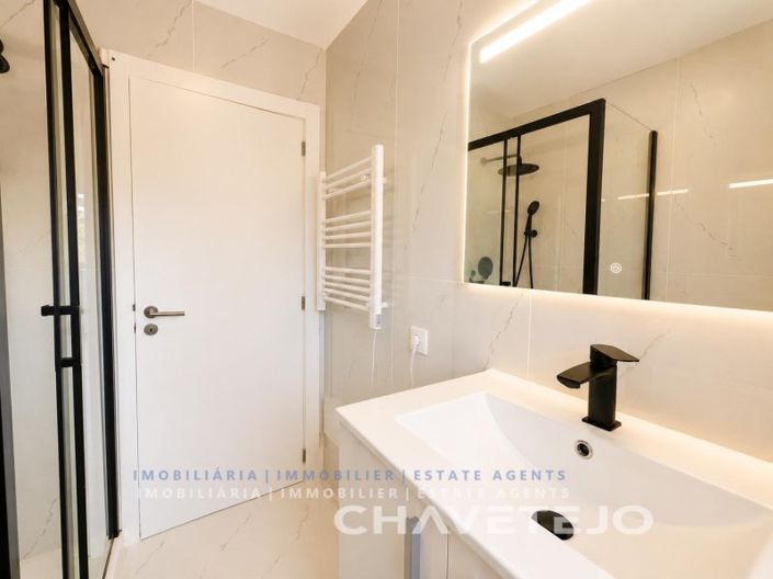Image No.13-2 Bed House for sale